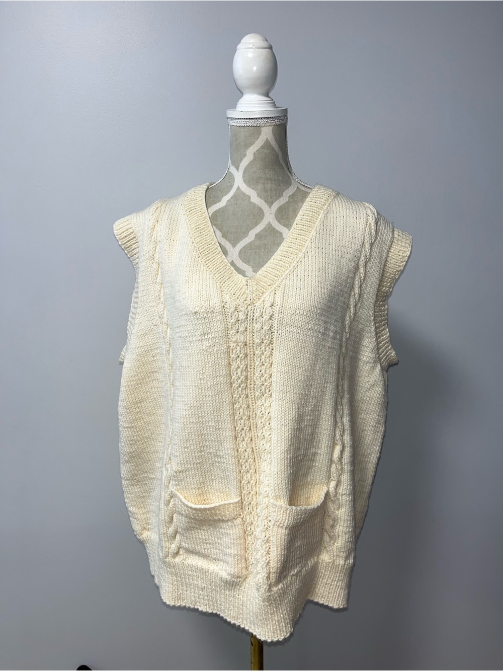 Handmade vintage Cable Knit Sweater Vest Cream Oversized Pocket Vest XL